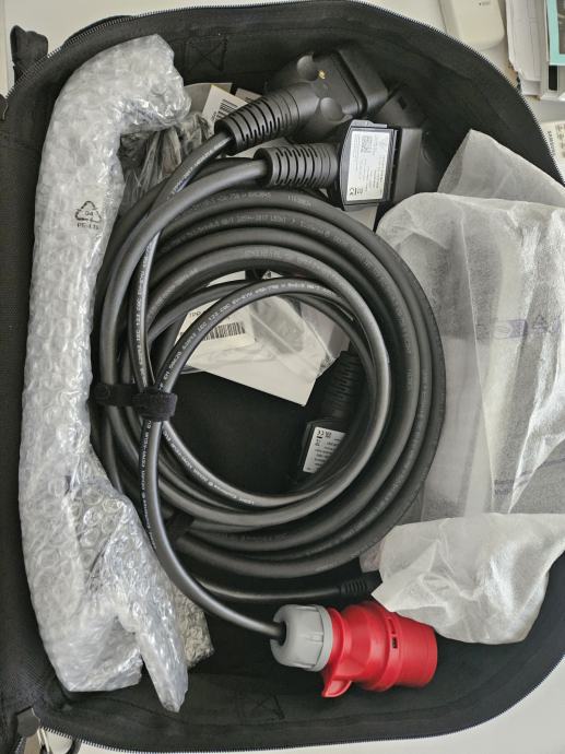 Nov original Porsche punjač 22kW Porsche Mobile Charger Connect