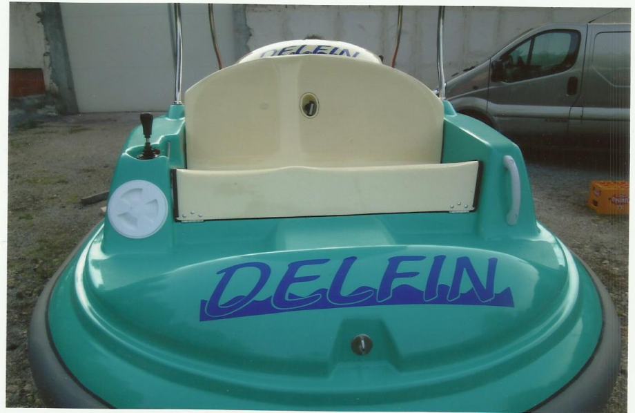 Delfin motorna pedalina