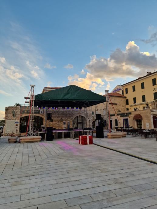 Milos Truss krov 9.6m x 7.6m