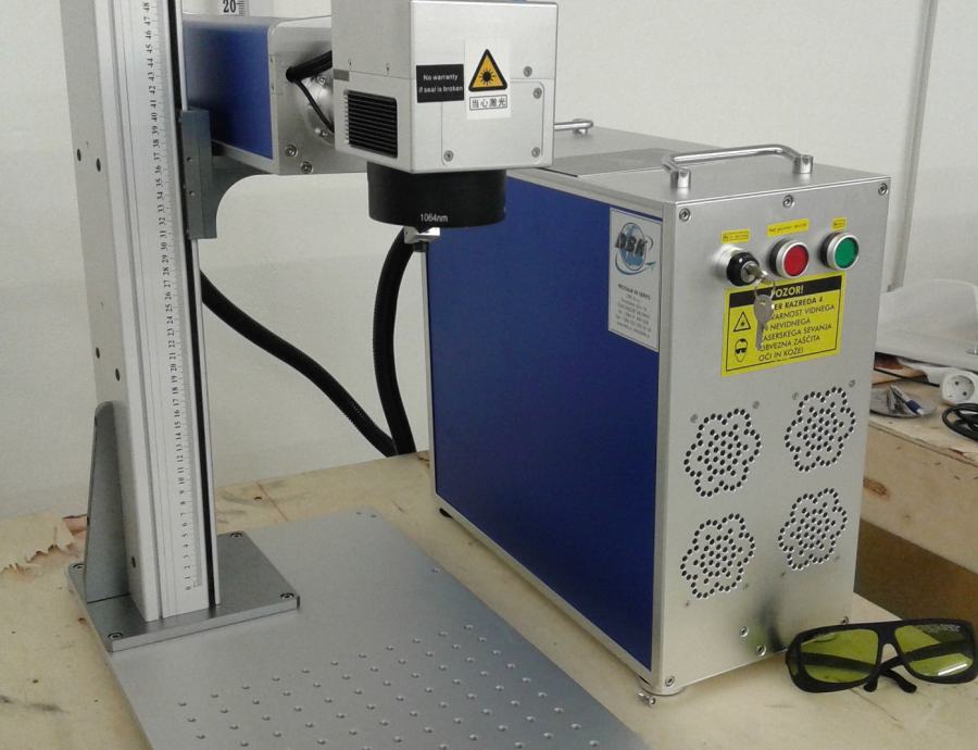 Laserski stroj za označavanje FL mark – O, 60w JPT Mopa