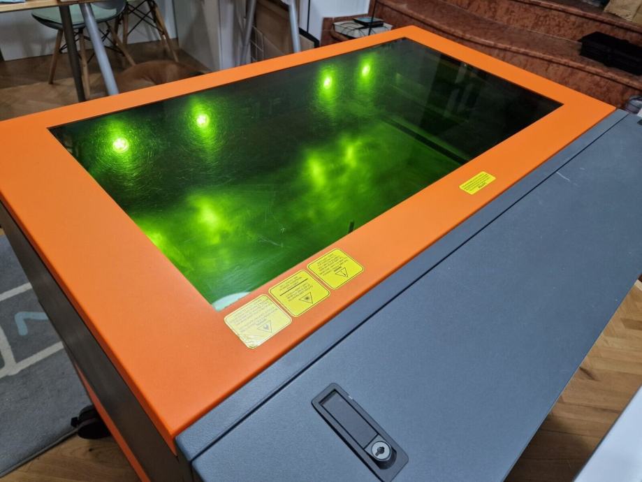 Universal laser systems PLS6MW laserska graverka fiber