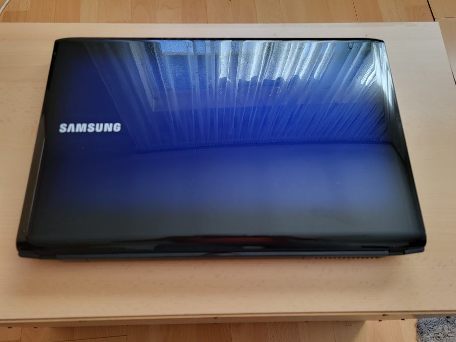 Laptop SAMSUNG R590 (INTEL i5 - 450M 2.4 GHz)