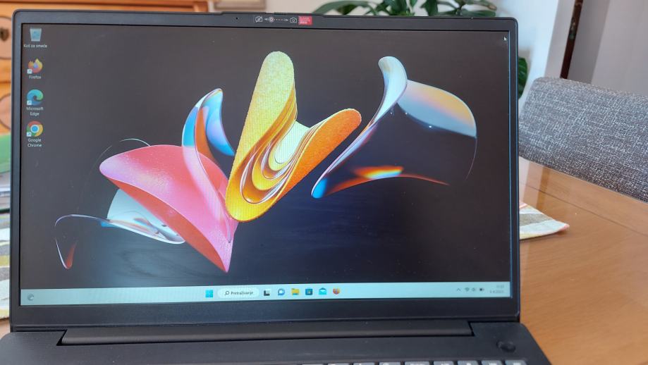 Lenovo v15 8gb 256gb ssd amd windows 10 pro
