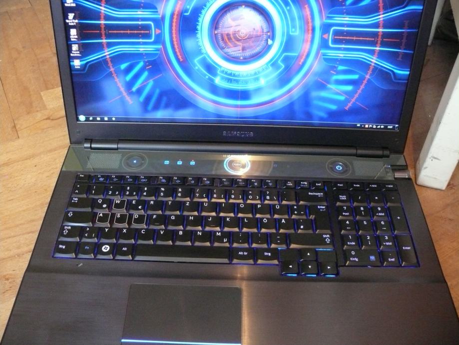 Samsung gaming laptop serije 7, 17" FullHd, intel i7, iSSD, 8gb rama