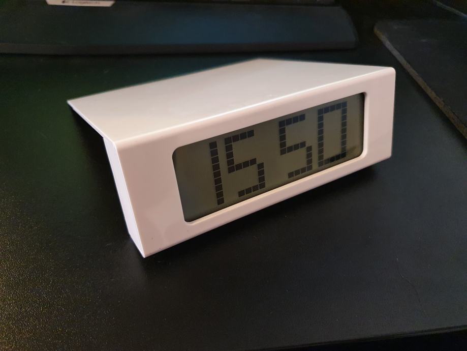 Ikea Vikis digitalni sat s datumom i alarmom