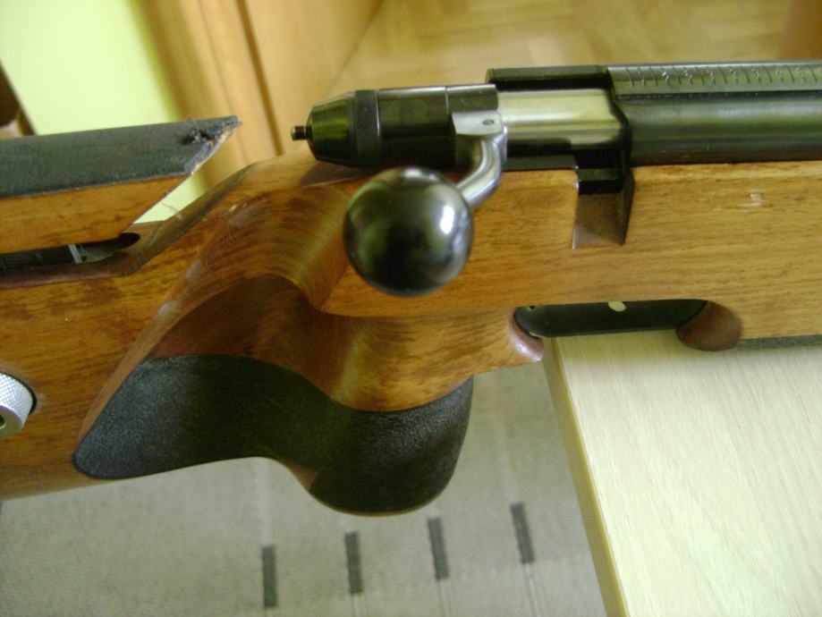 Anschutz 1813 , malokalibarska puška