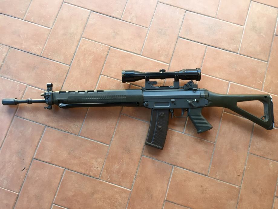 SIG SG 551
