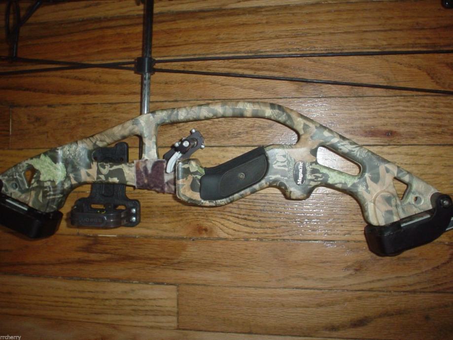 Složeni luk bow) HOYT Magnatec XT 2000