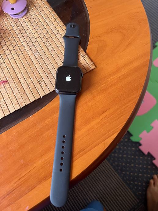 Apple iwatch series 6 , kao novi , baterija 94% , 44 mm , space gray