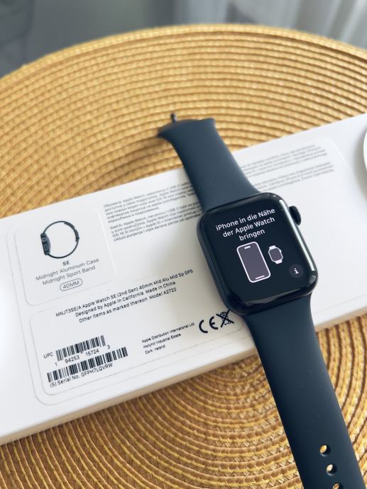 Apple Watch SE GPS, 40 mm (2nd gen) - GARANCIJA, kao NOVO