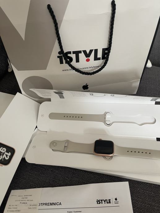 Apple Watch SE v2 Gold 40mm