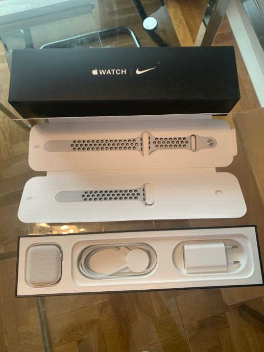 Apple Watch Series 5 Nike+,44mm,srebrna boja,pod GARANCIJOM