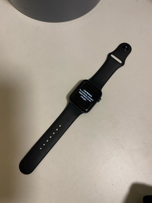 Apple watch serija 4 44mm crna boja