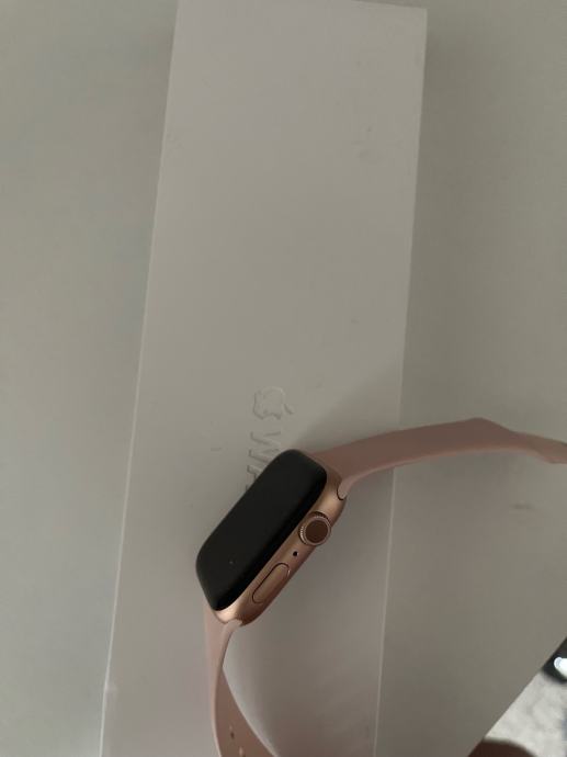 Apple watch serija 6 44mm gold