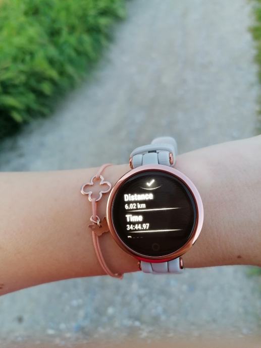 Pametni fitness sat Garmin Lily Sport Rose Gold light sand