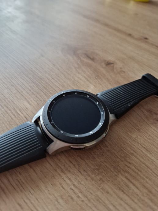 Samsung Galaxy Watch 2 u odličnom stanju!