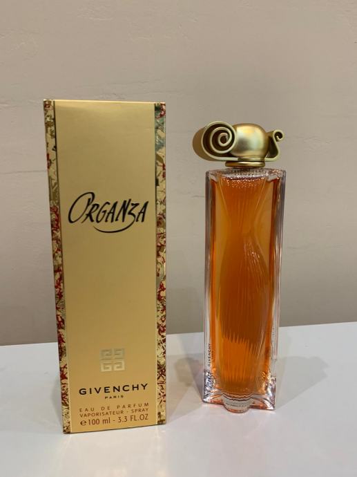 الة تصوير ستارة كاتدرائية  Givenchy parfem