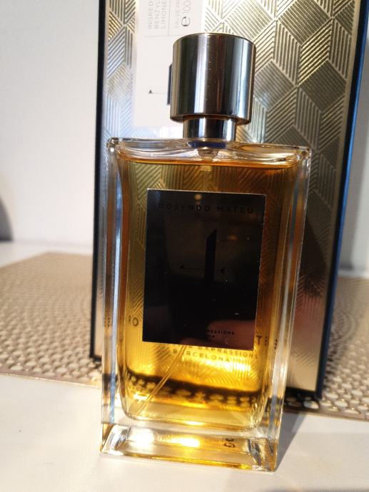parfem Rosendo Mateu Nº 4 Saffron, Oud, Vanilla Rosendo Mateu