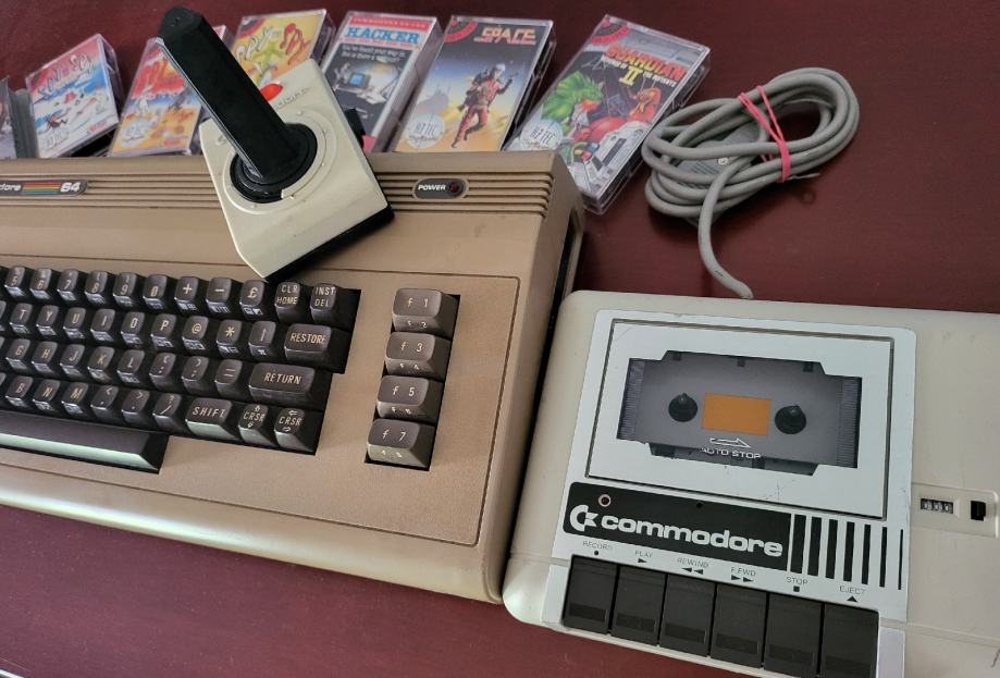 COMMODORE 64