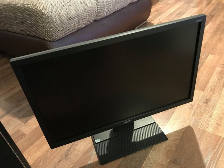 i5 računalo i 22" LCD monitor