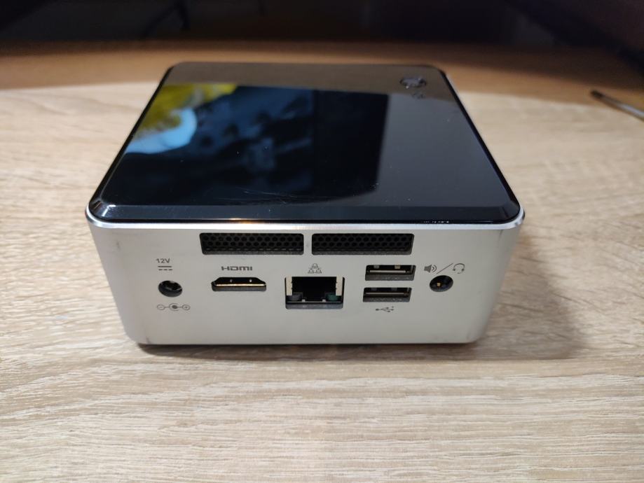 Intel nuc mini računalo DN2820FYK 4gb DDR3, 240Gb SSD Win10 pro
