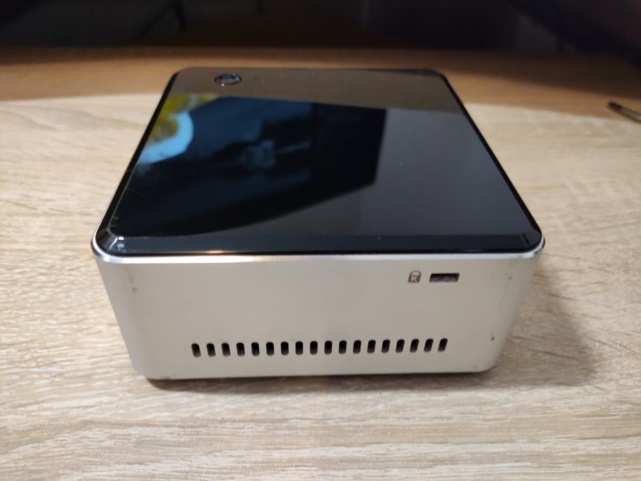 Intel nuc mini računalo DN2820FYK 4gb DDR3, 240Gb SSD Win10 pro