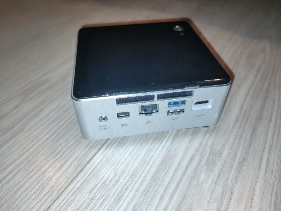 Intel NUC5i5RYB mini računalo
