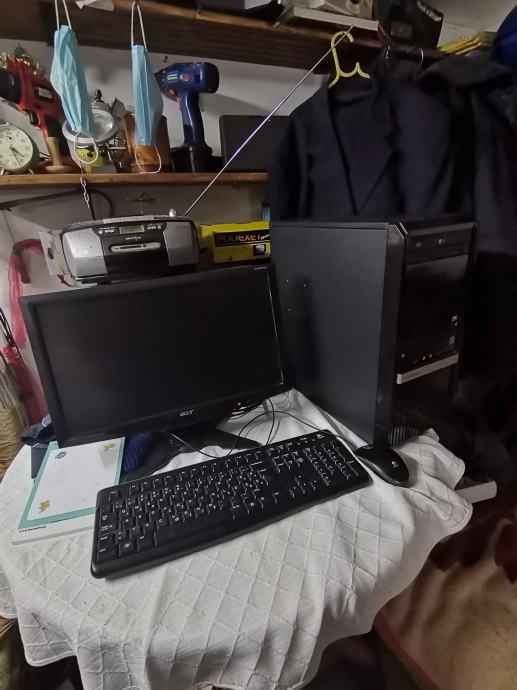 Monitor, računalo, miš i tipkovnkca