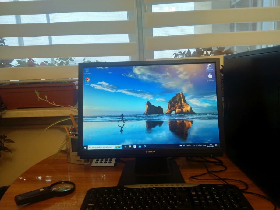 PC računalo, Windows 10 PRO, 4 GB RAM, monitor 22 inch, HD 340 GB