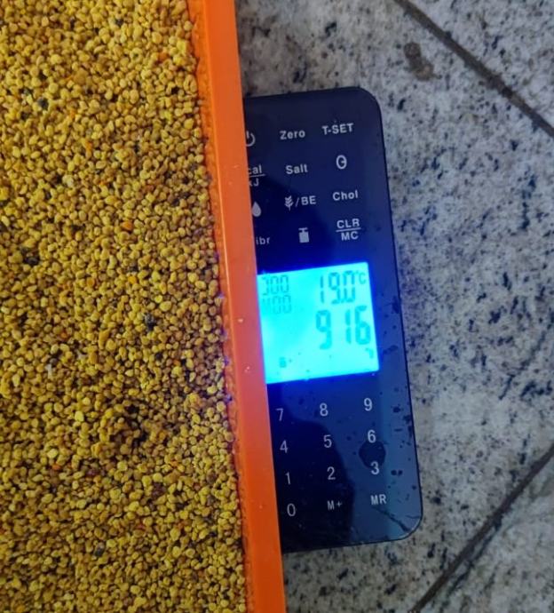 Podnica PVC CRVENA sa sakupljačem peludi,češljem i poletaljkomLR,DB10