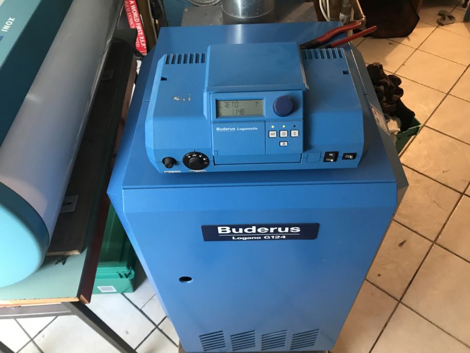 Plinska peć Buderus G125+bojler za vodu(kombinirani+elektrocni)