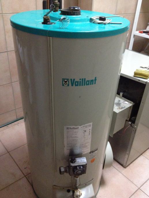 Peć-kotao na plin za grijanje vode VAILLANT  8kw KAO NOVO