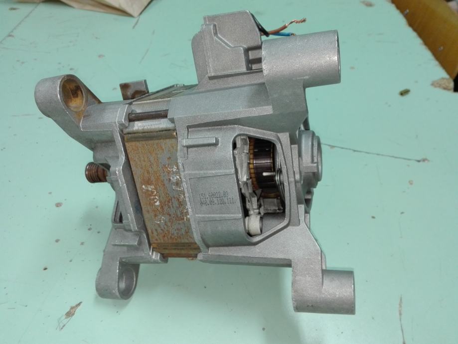 Мотор bosch 1607022537