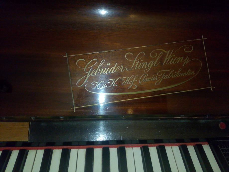 GEBRUDER STINGL WIEN PIANINO
