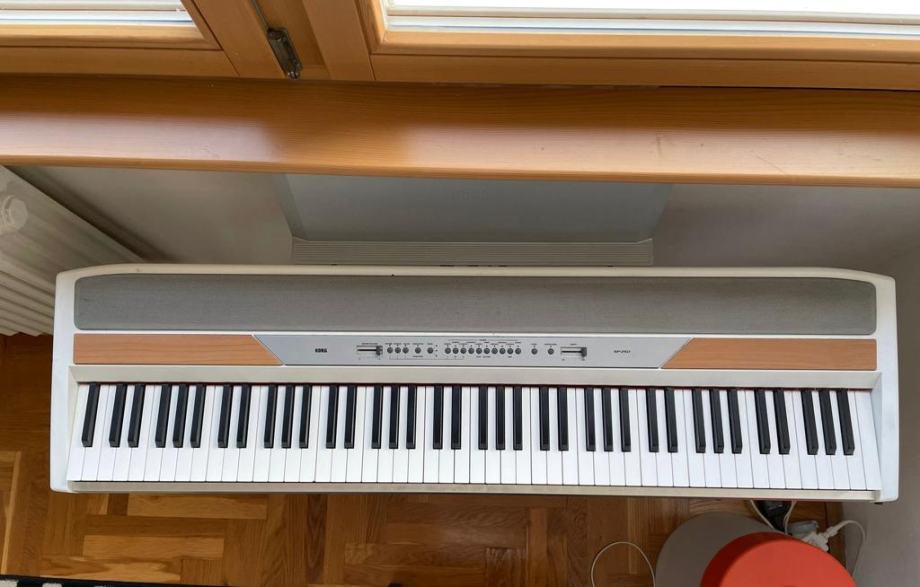 SP250 digital piano