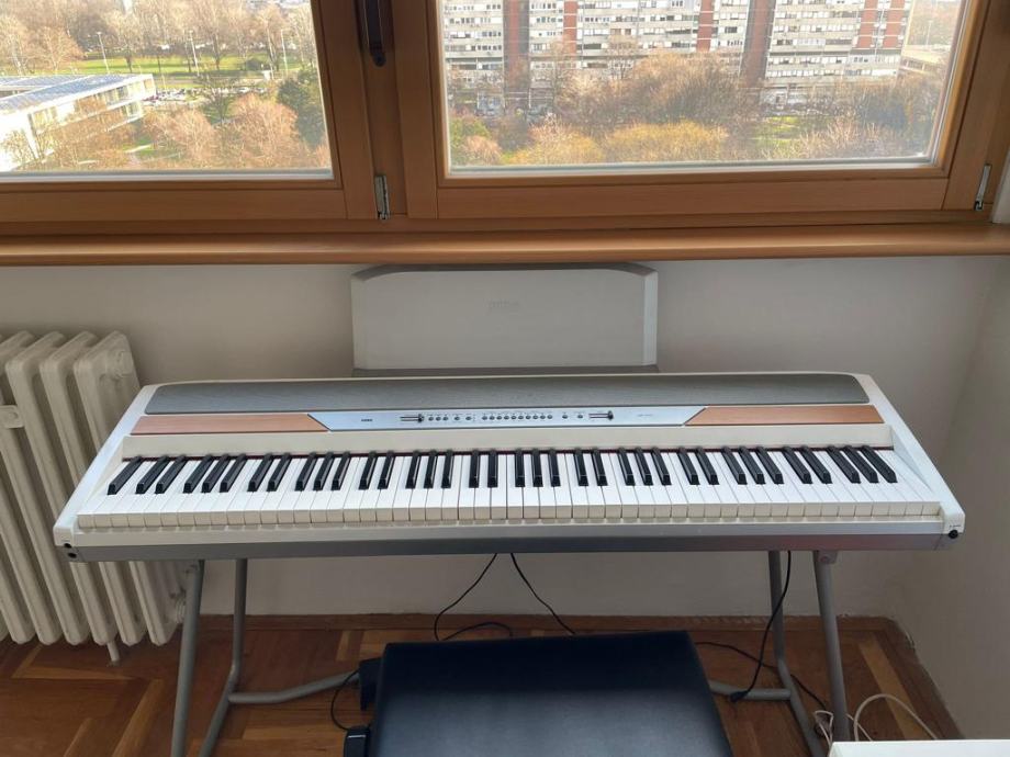 SP250 digital piano