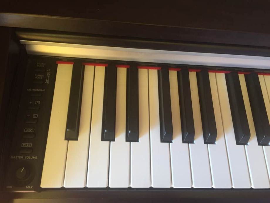 Yamaha Arius piano