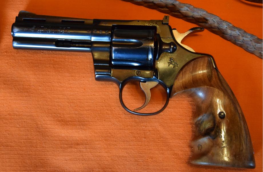 Revolver - Colt Piton 357 magnum sa futrolom