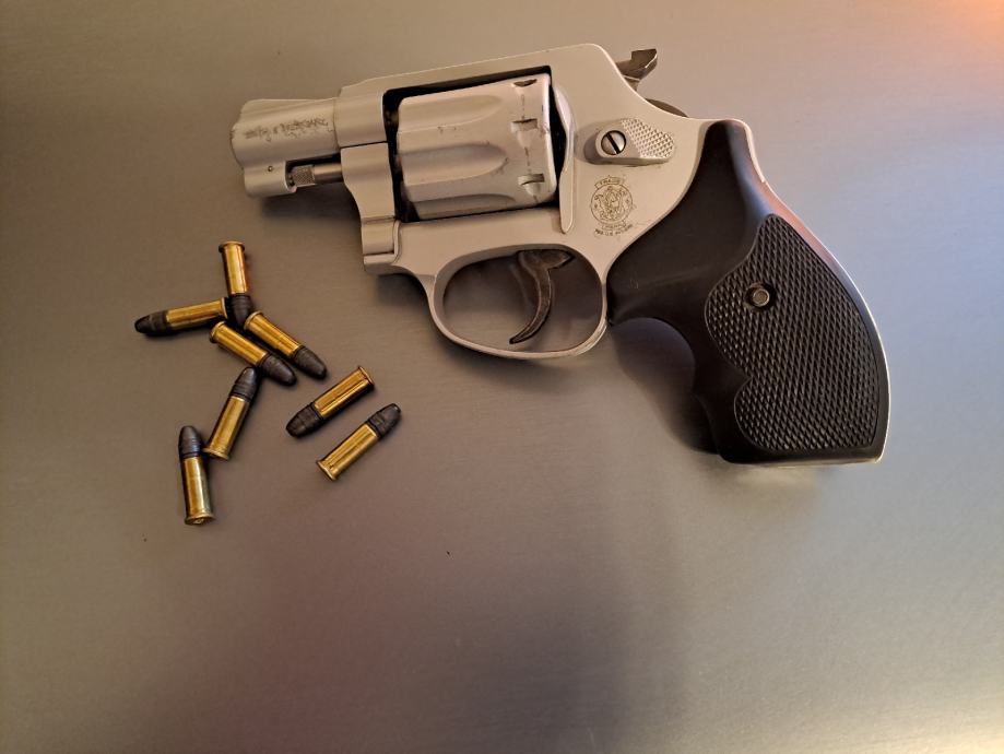 Smith Wesson 317, 22lr prodajem ili mijenjam