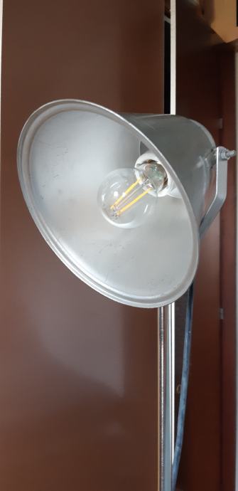 Foto lampa na stalku