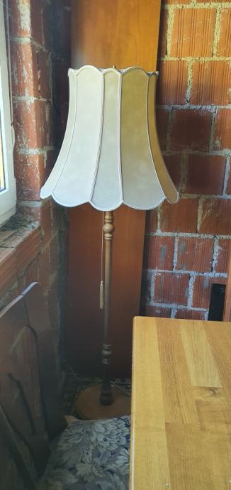 Podna i stol na lampa