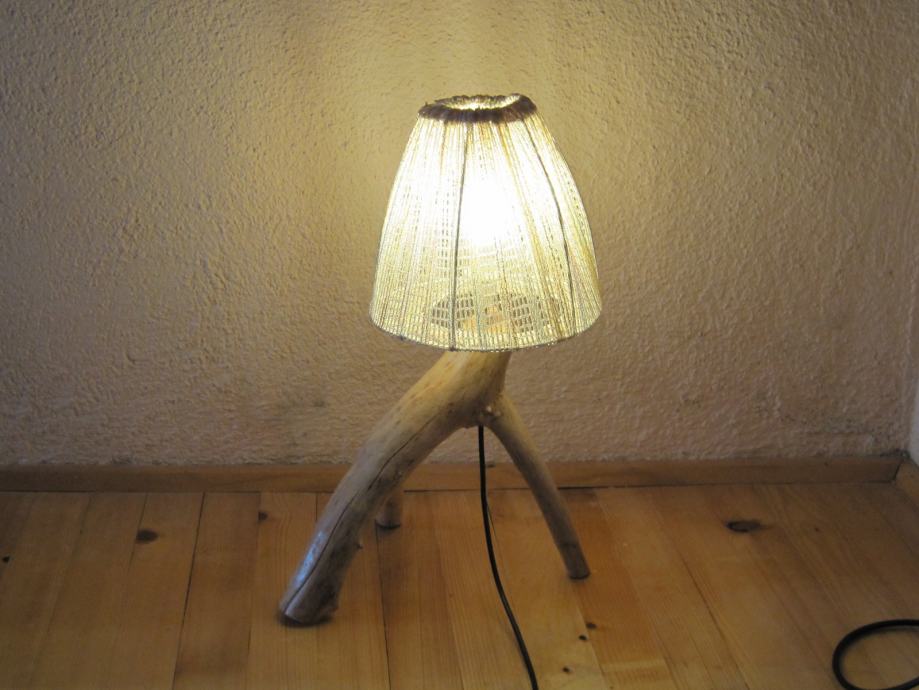 Prodajem unikatnu ( ručno rađenu podnu lampu )