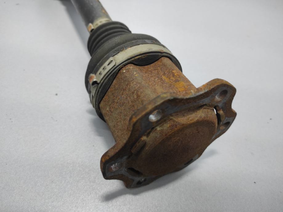 Arbre De Commande Transmission AV Gauche Pour Audi A4 B8 1.8 TFSI - Ref. 8K0407271Q