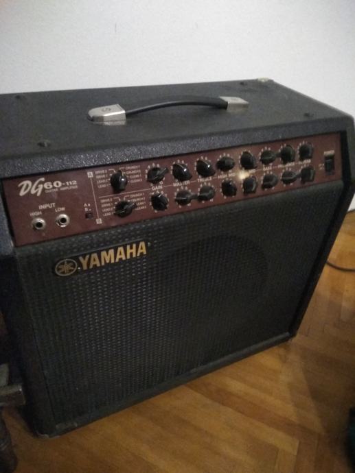 Yamaha DG60 -112 gitarsko pojačalo + Marshall footswitch
