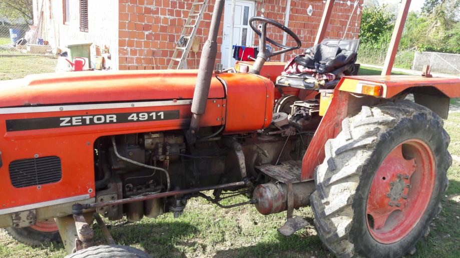 Prodajem traktor ZETOR 4911