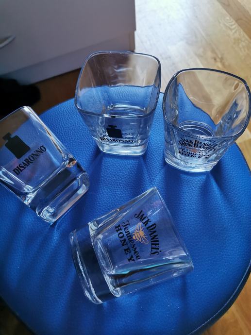 Čaše, Jack Daniels whiskey Tennessee Honey Glass i Disaronno Amaretto