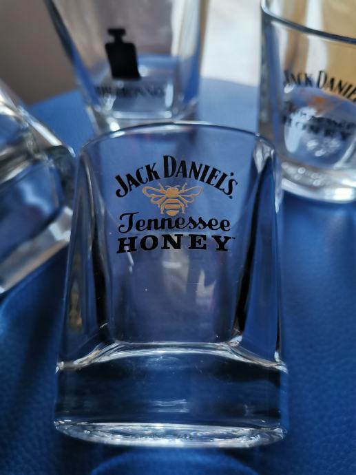 Čaše, Jack Daniels whiskey Tennessee Honey Glass i Disaronno Amaretto
