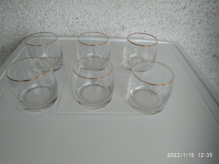 Čaše za vodu ili žestoko