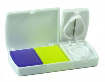 Kutija i rezač za tablete s odvojivim pretincima bijele boje
