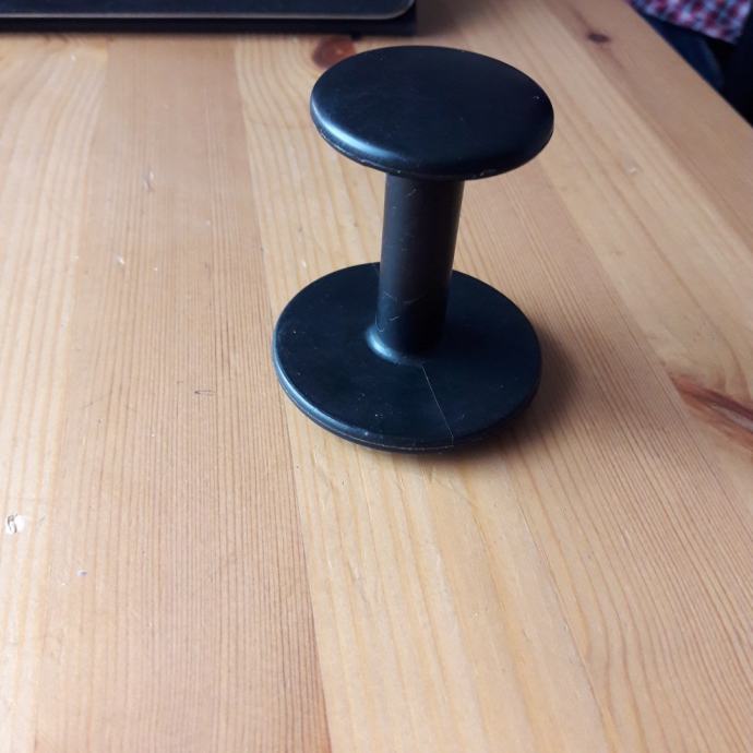 Tamper (potiskivač) za kavu
